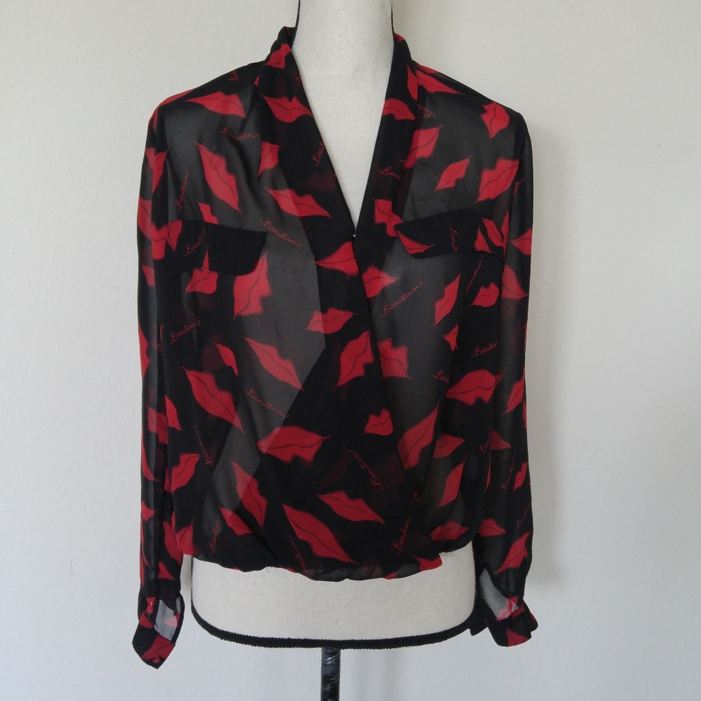 Bisou Bisou Red Lips Black Long Sleeved Top